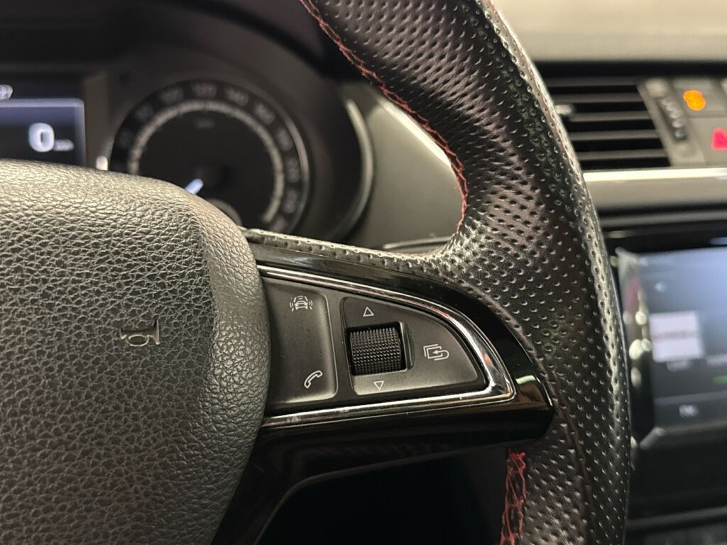 Skoda Octavia 2016 Punainen
