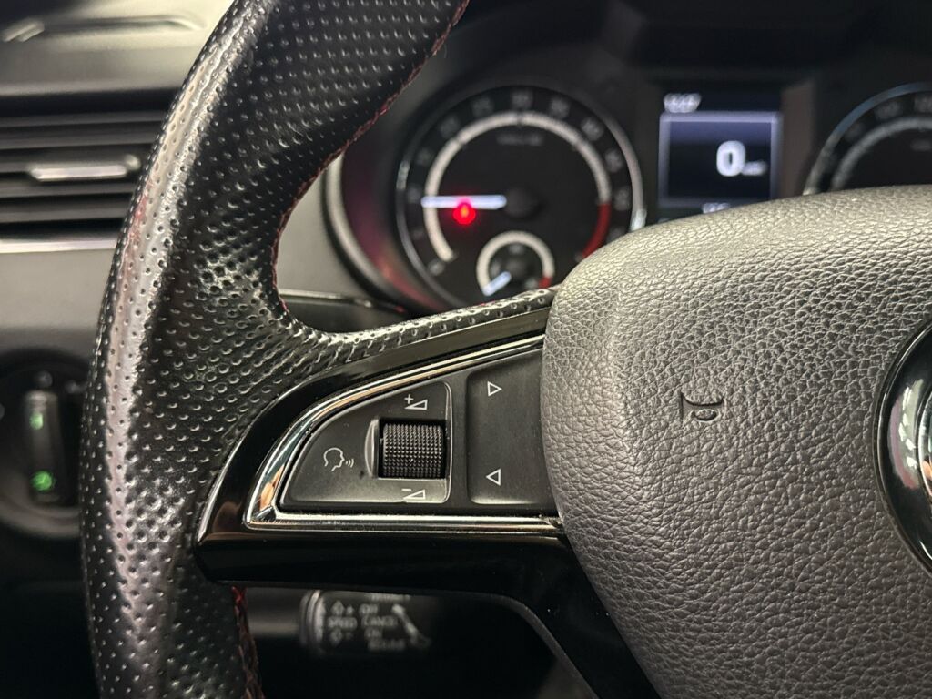 Skoda Octavia 2016 Punainen
