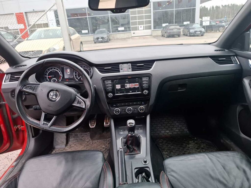 Skoda Octavia 2016 Punainen