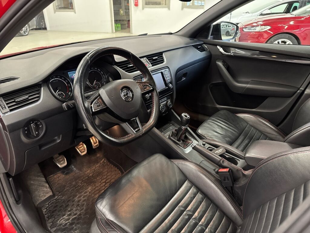 Skoda Octavia 2016 Punainen