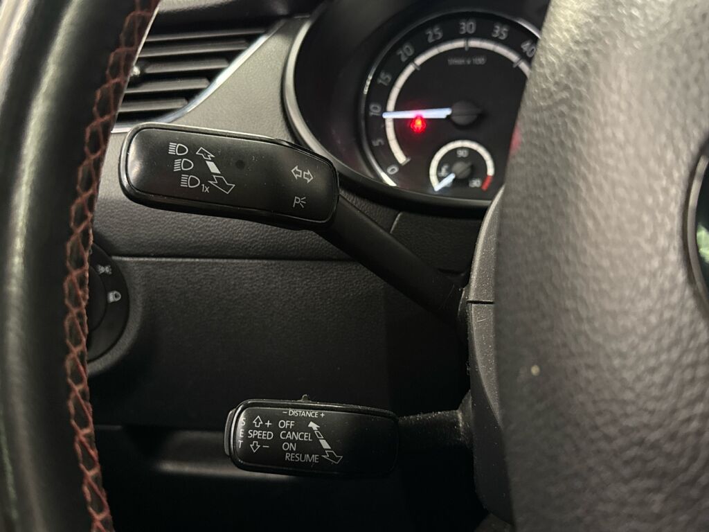 Skoda Octavia 2016 Punainen