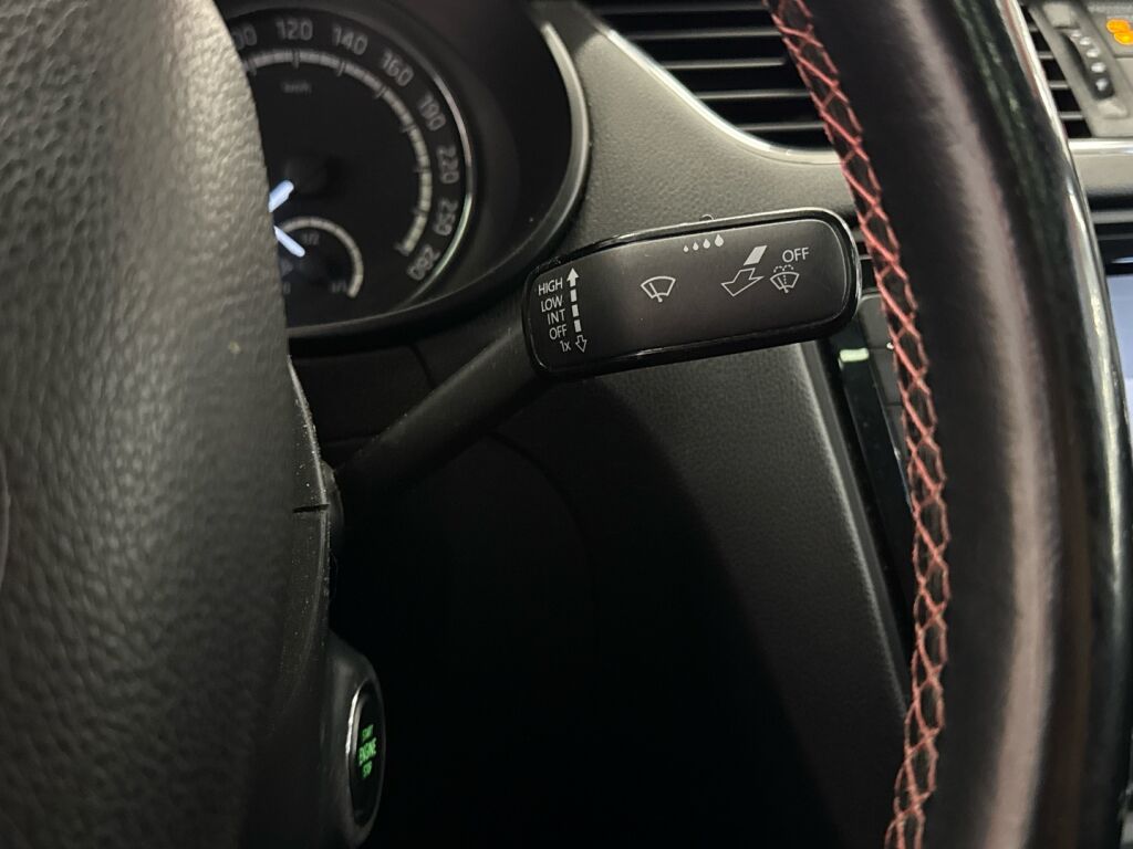 Skoda Octavia 2016 Punainen