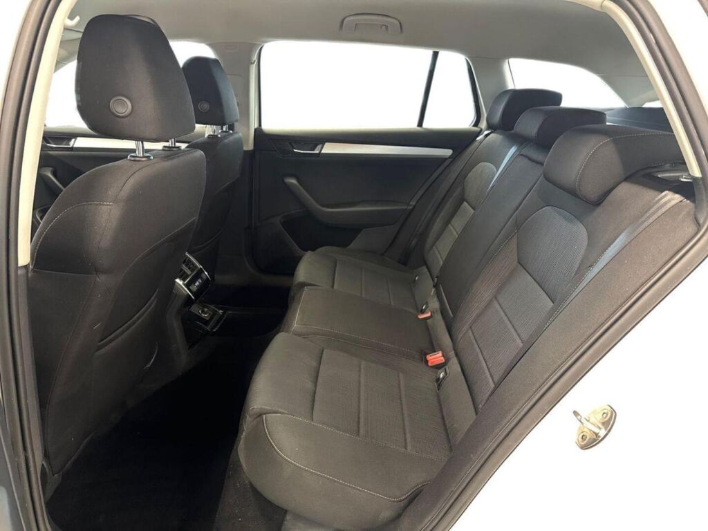 Skoda Superb 2016 Valkoinen