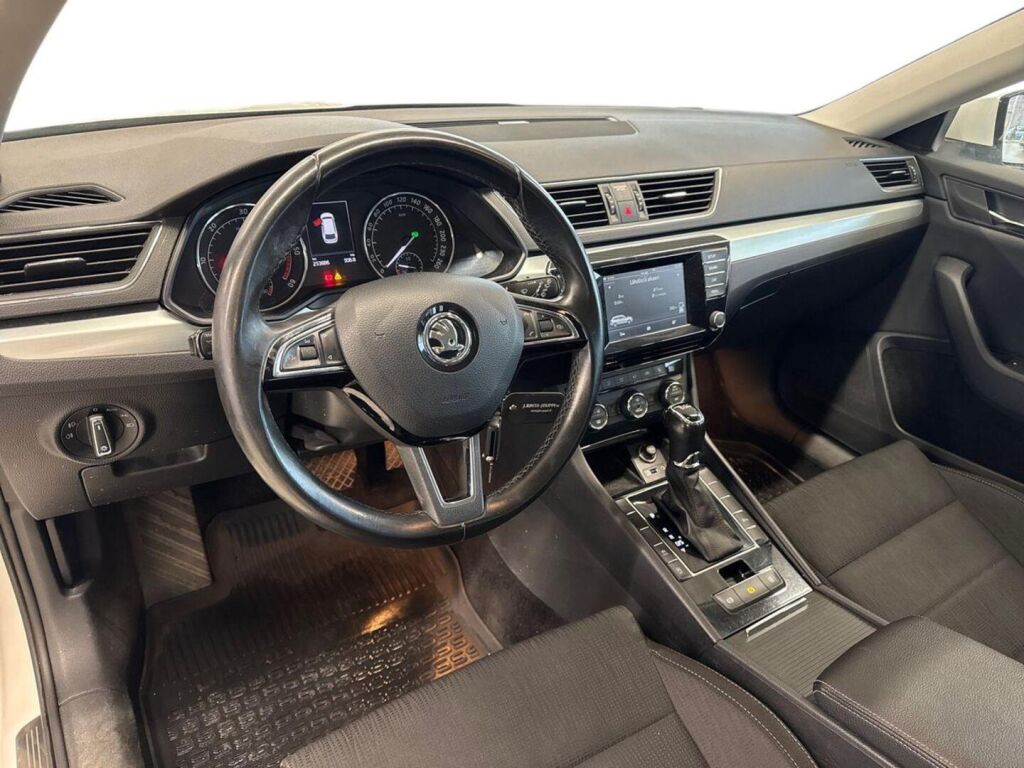 Skoda Superb 2016 Valkoinen