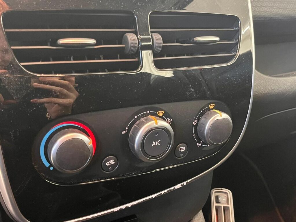 Renault Clio 2016 Punainen