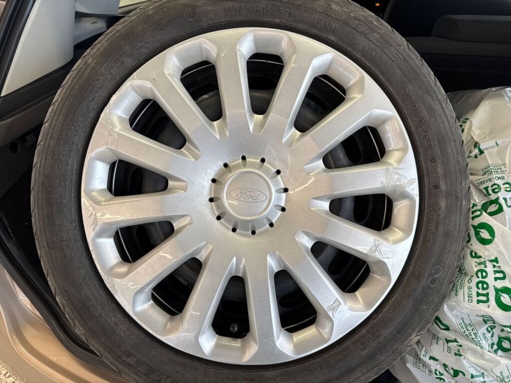 Ford Fiesta 2016 Metallinhohto Ruskea (beige)