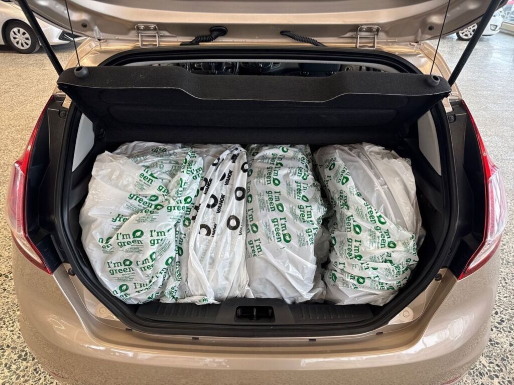 Ford Fiesta 2016 Metallinhohto Ruskea (beige)