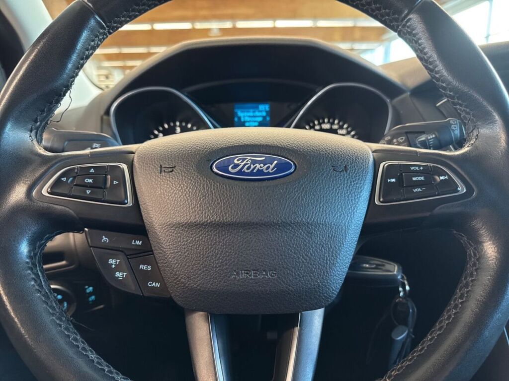 Ford Focus 2016 Valkoinen