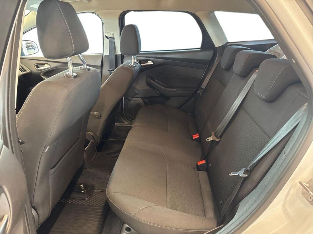 Ford Focus 2016 Valkoinen