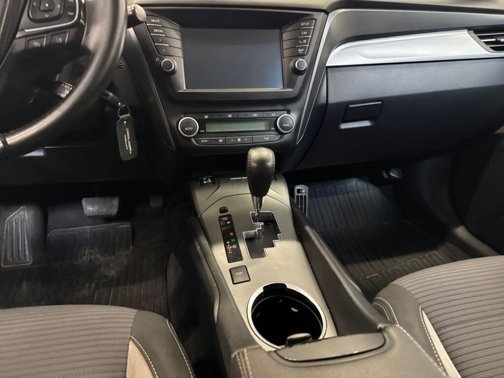 Toyota Avensis 2016 Harmaa