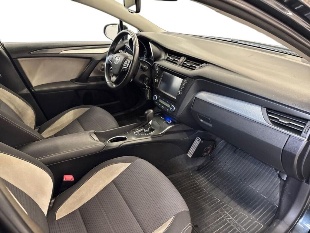 Toyota Avensis 2016 Harmaa