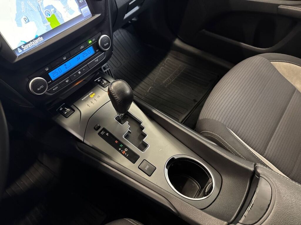 Toyota Avensis 2016 Harmaa