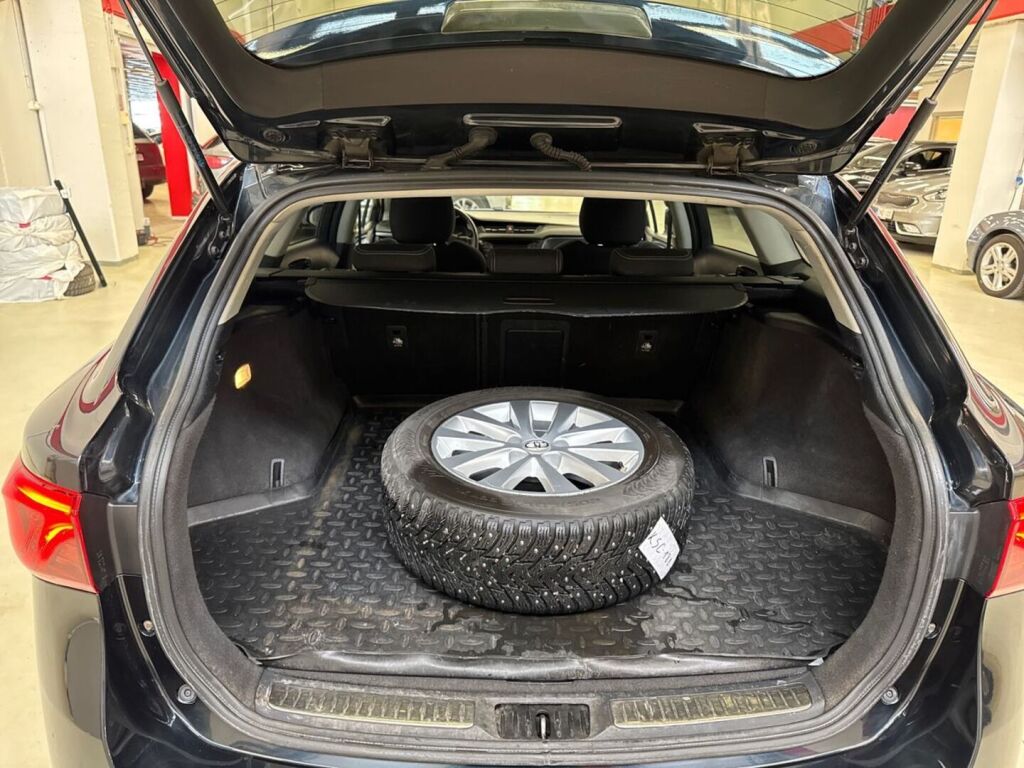 Toyota Avensis 2016 Harmaa