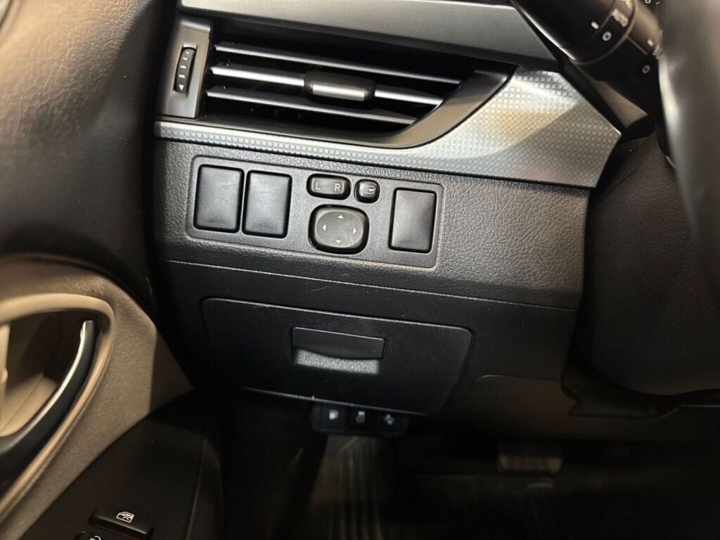 Toyota Avensis 2016 Harmaa