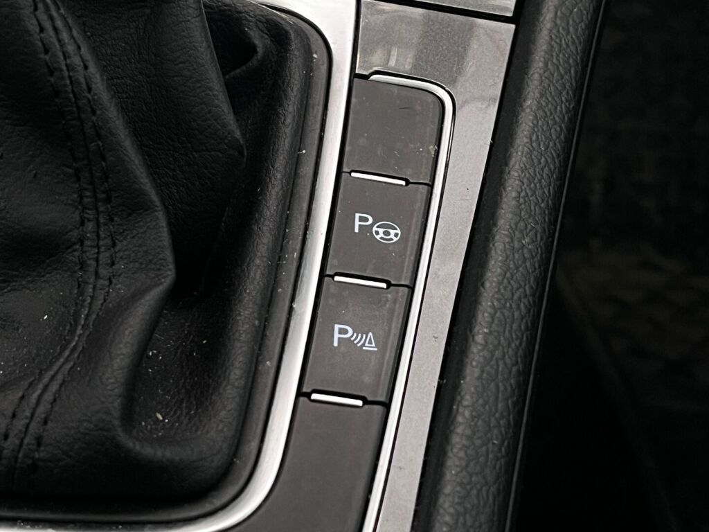 Volkswagen Golf 2016 Valkoinen