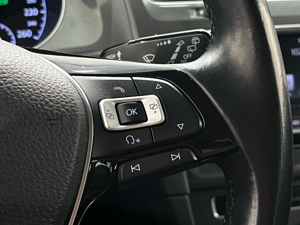 Volkswagen Golf 2016 Valkoinen