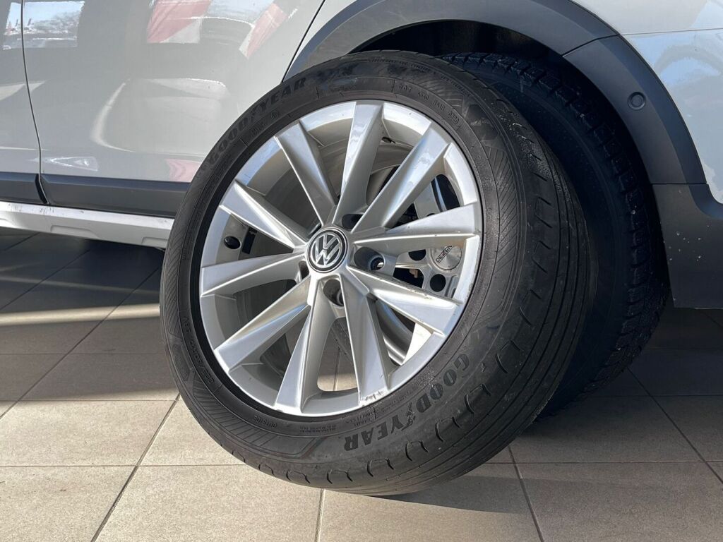 Volkswagen Golf 2016 Valkoinen