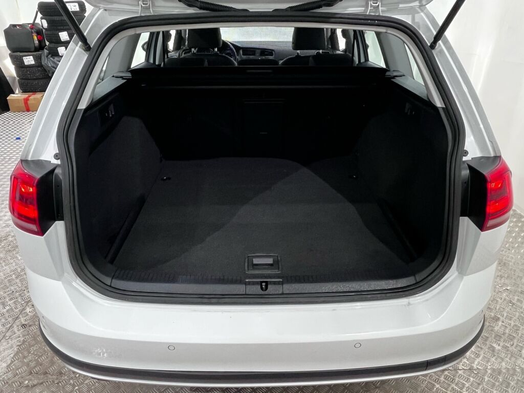 Volkswagen Golf 2016 Valkoinen