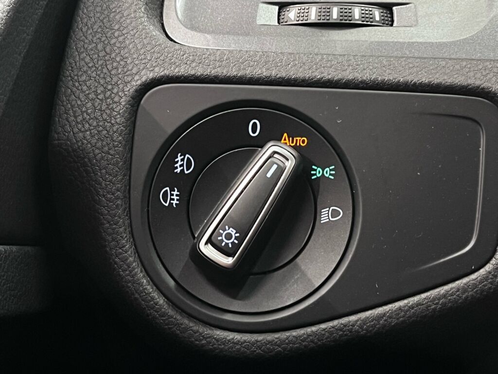 Volkswagen Golf 2016 Valkoinen