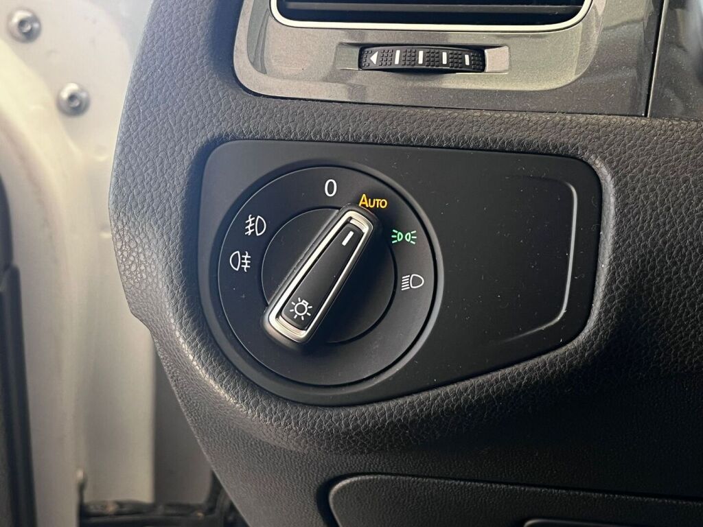 Volkswagen Golf 2016 Valkoinen