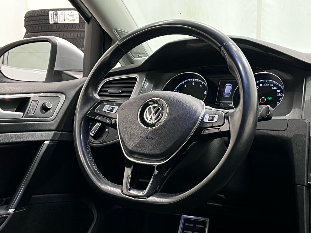 Volkswagen Golf 2016 Valkoinen