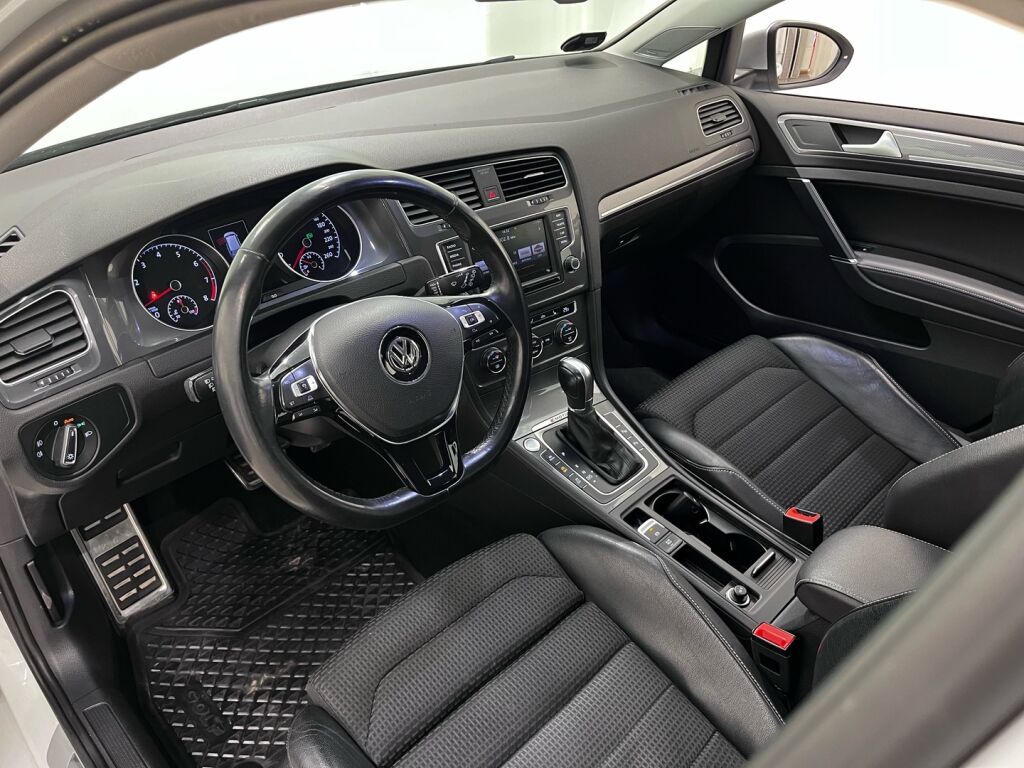 Volkswagen Golf 2016 Valkoinen