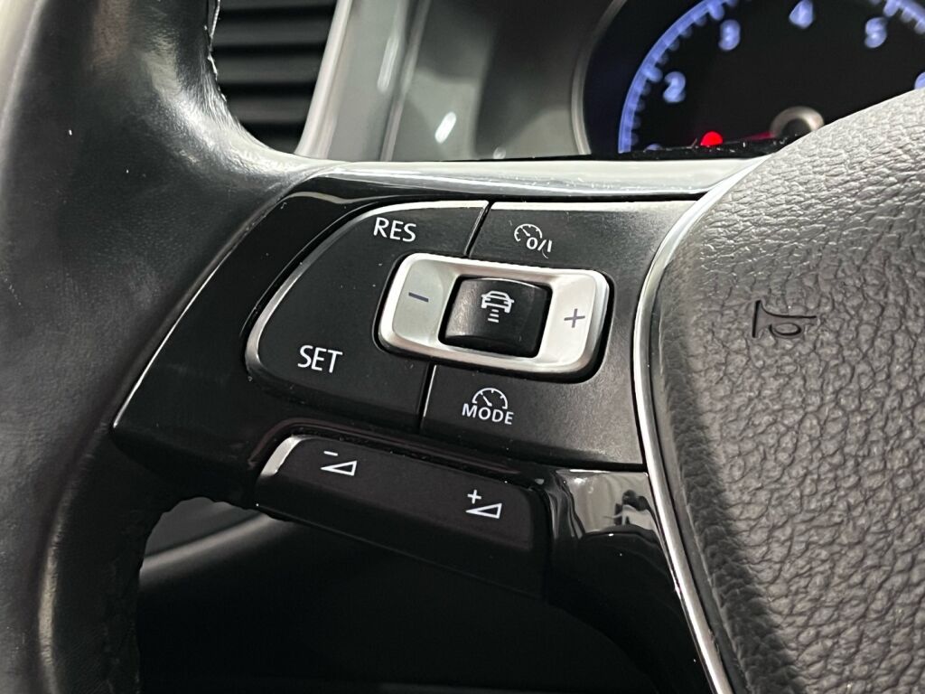 Volkswagen Golf 2016 Valkoinen