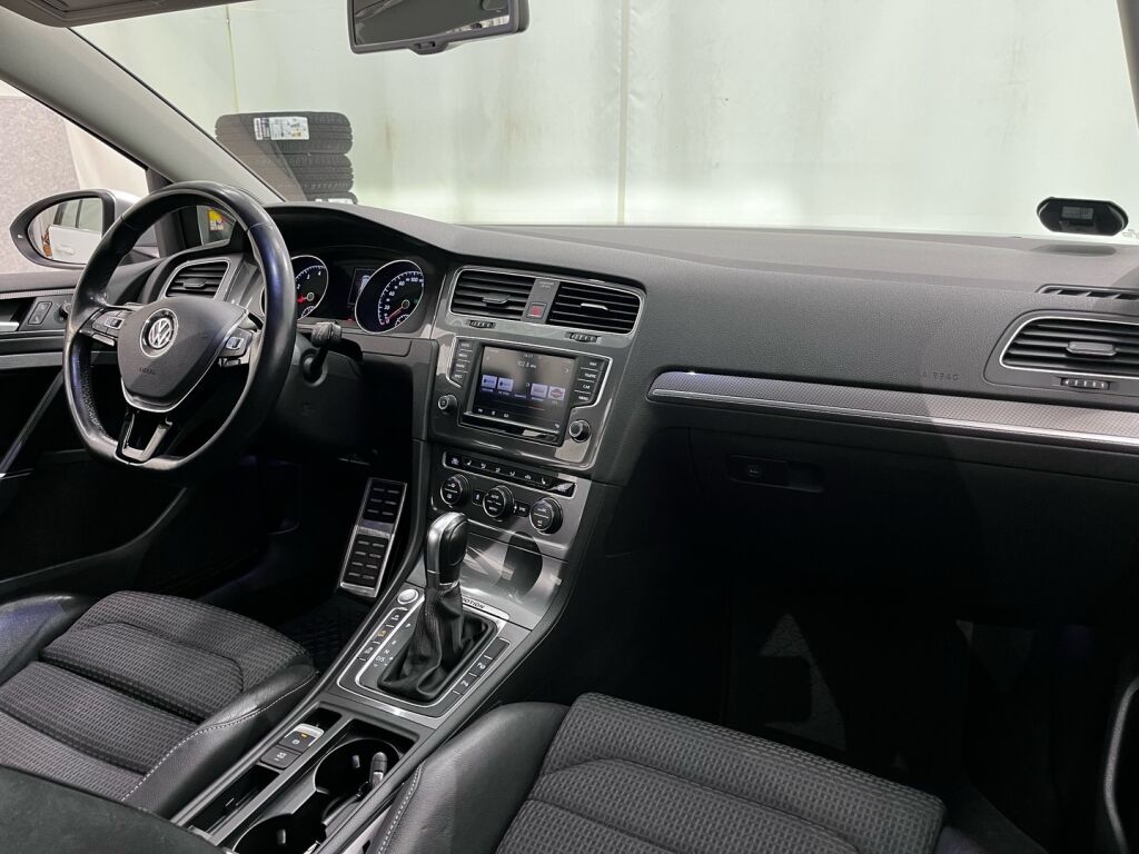 Volkswagen Golf 2016 Valkoinen