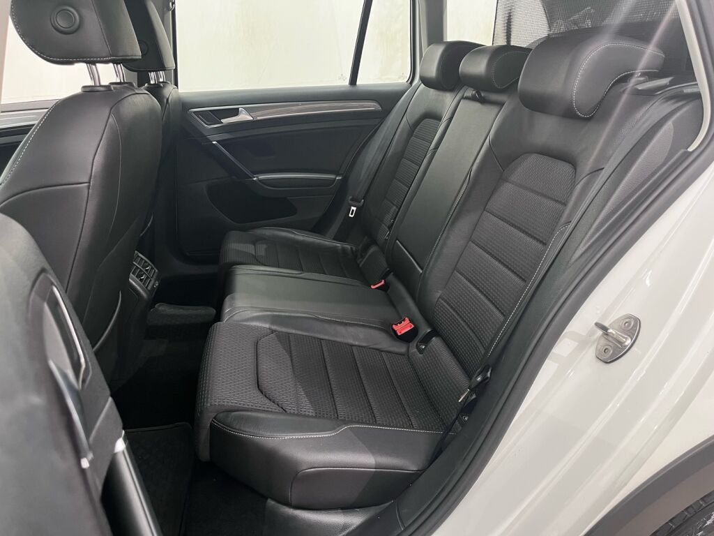 Volkswagen Golf 2016 Valkoinen