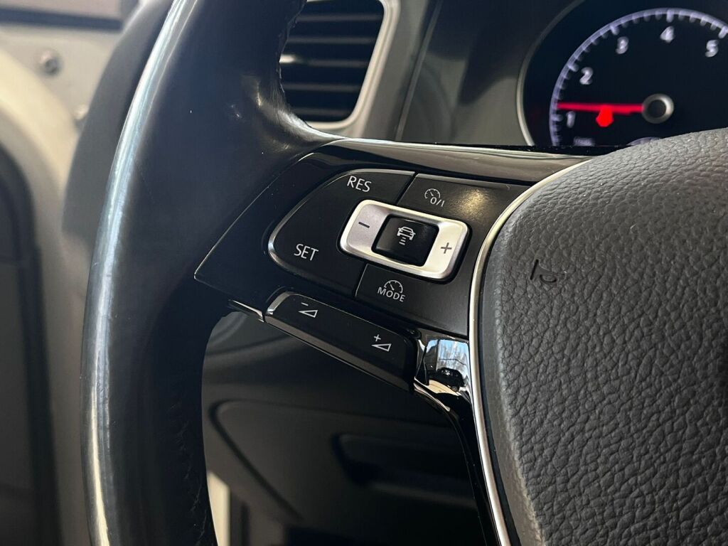 Volkswagen Golf 2016 Valkoinen