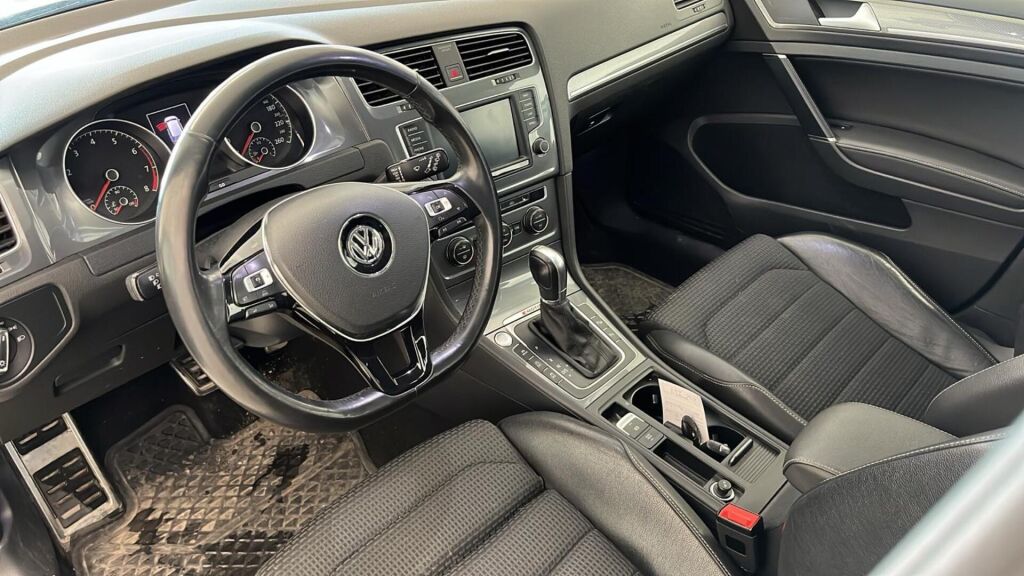 Volkswagen Golf 2016 Valkoinen