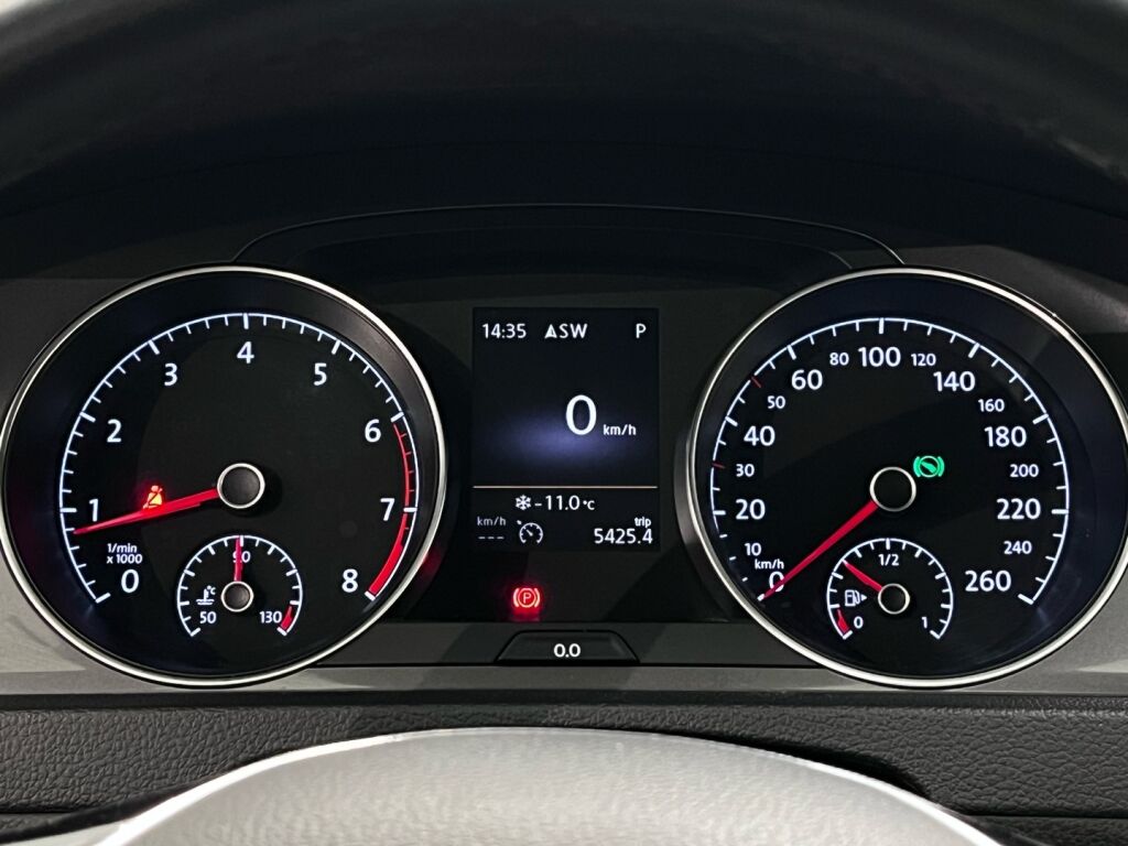 Volkswagen Golf 2016 Valkoinen