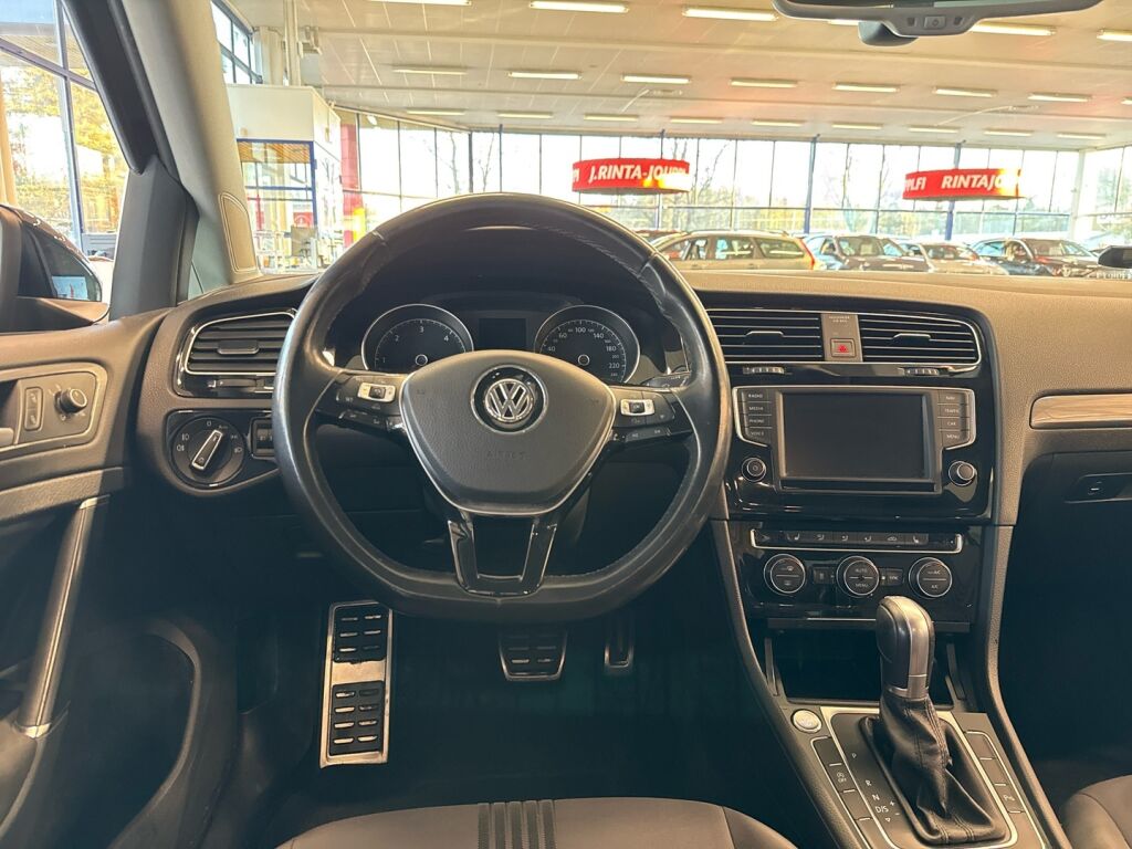 Volkswagen Golf 2016 Musta