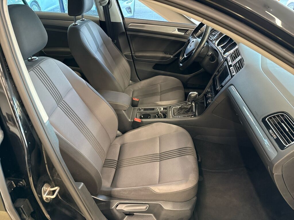 Volkswagen Golf 2016 Musta