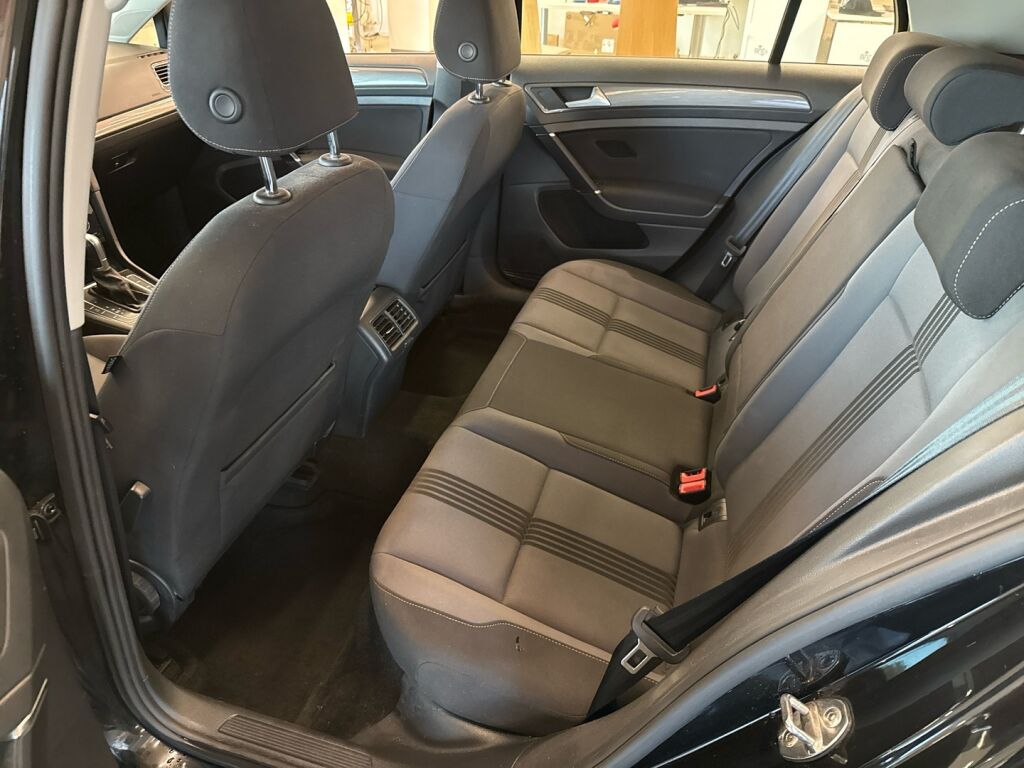 Volkswagen Golf 2016 Musta