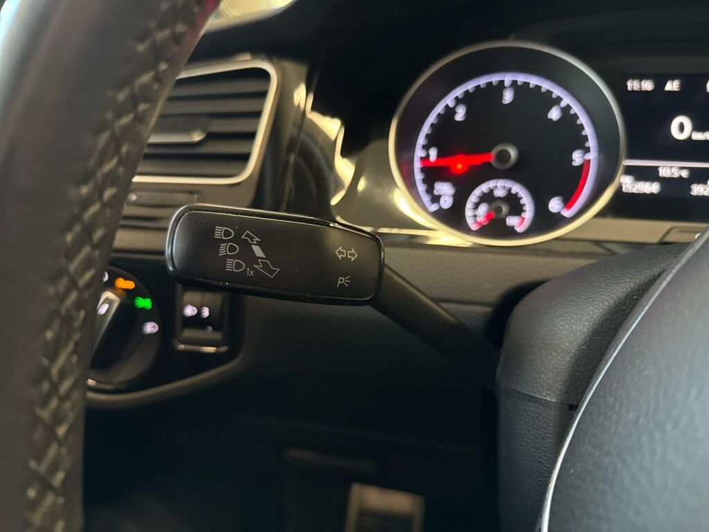 Volkswagen Golf 2016 Musta