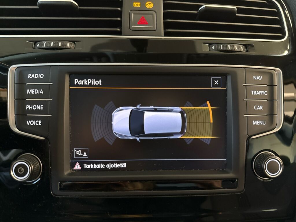 Volkswagen Golf 2016 Musta