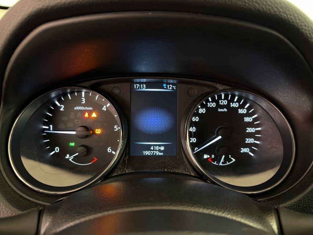 Nissan Qashqai 2016 Punainen