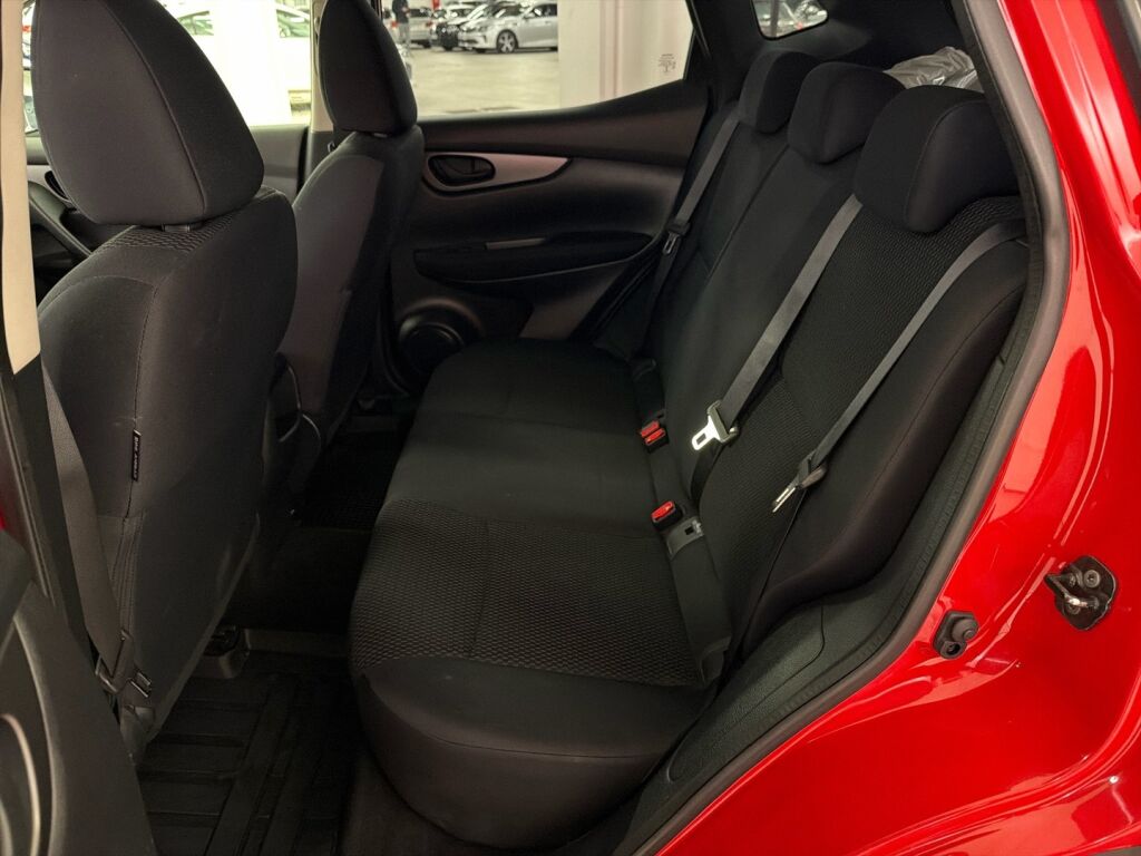 Nissan Qashqai 2016 Punainen