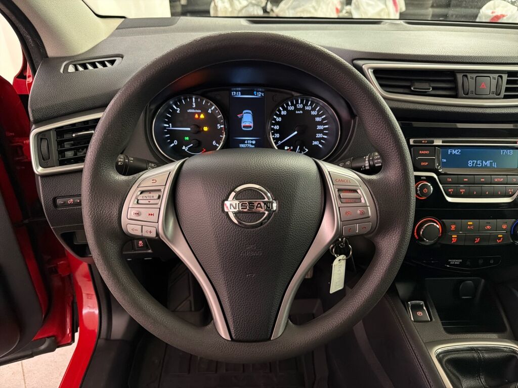 Nissan Qashqai 2016 Punainen