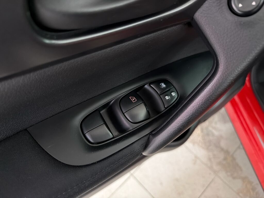 Nissan Qashqai 2016 Punainen