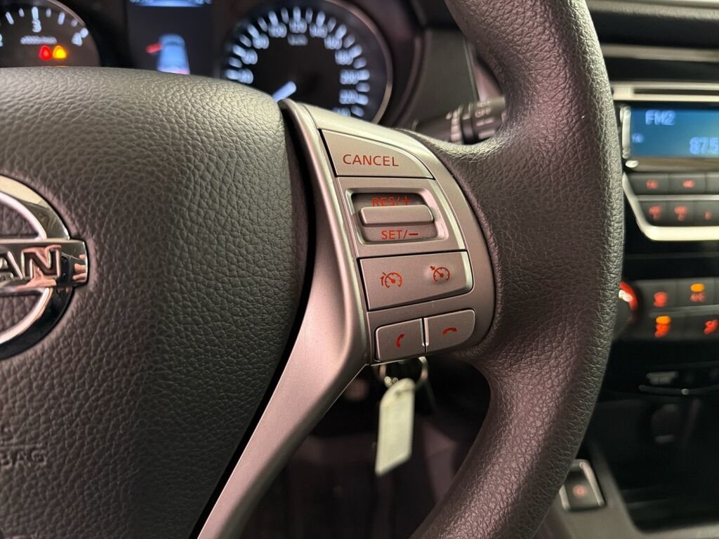 Nissan Qashqai 2016 Punainen