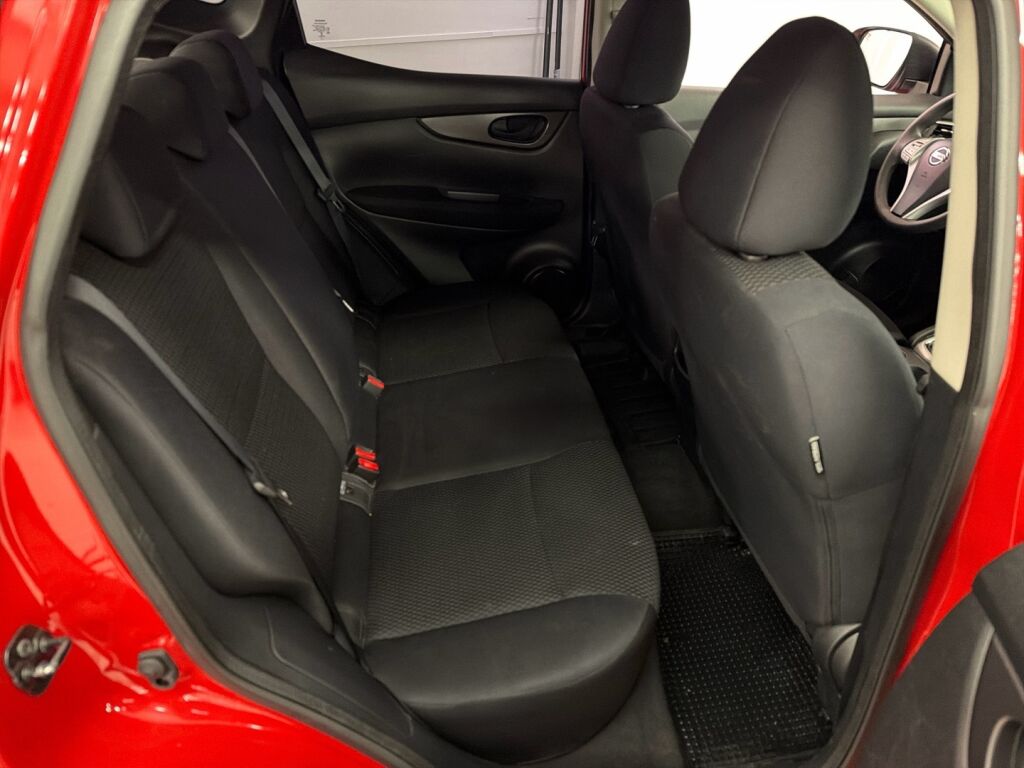 Nissan Qashqai 2016 Punainen