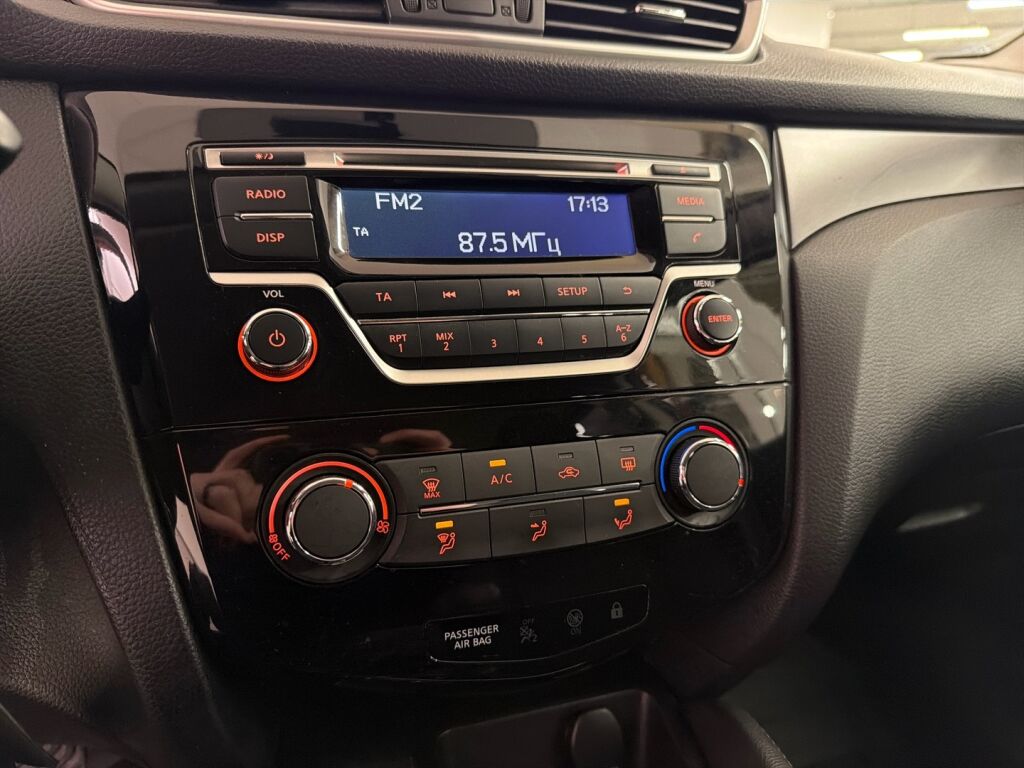 Nissan Qashqai 2016 Punainen