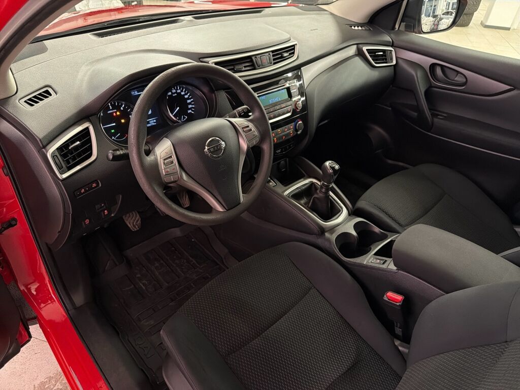 Nissan Qashqai 2016 Punainen