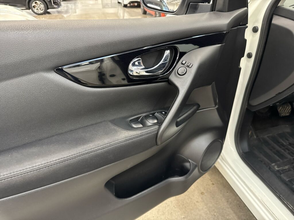 Nissan Qashqai 2016 Valkoinen