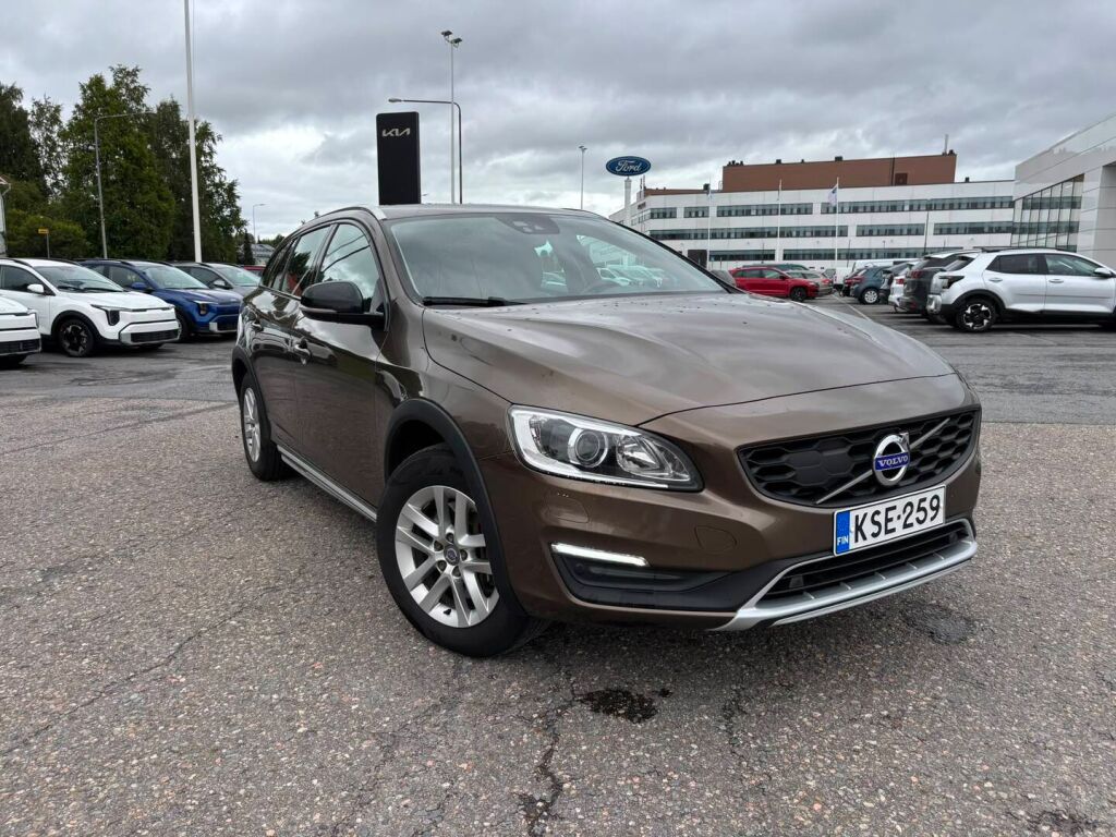 Volvo V60 Cross Country 2016 Ruskea (beige)