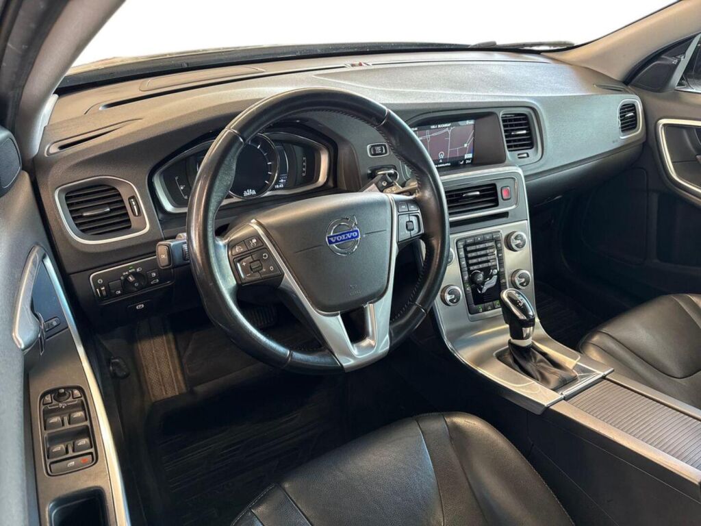 Volvo V60 Cross Country 2016 Ruskea (beige)