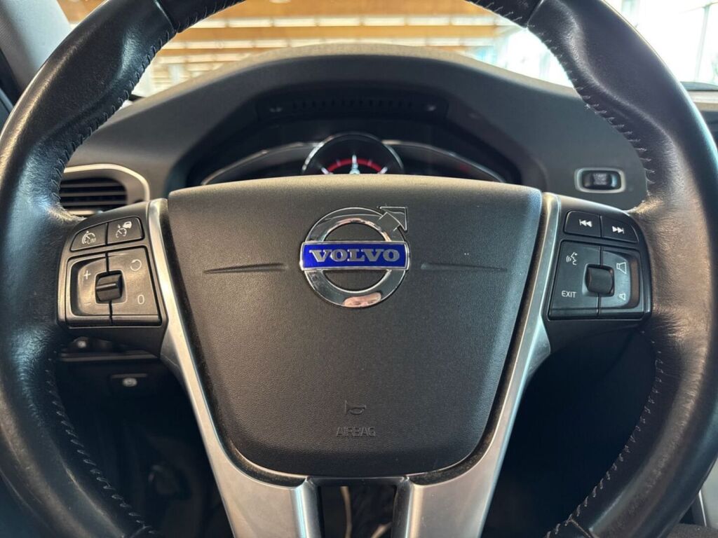 Volvo V60 Cross Country 2016 Ruskea (beige)