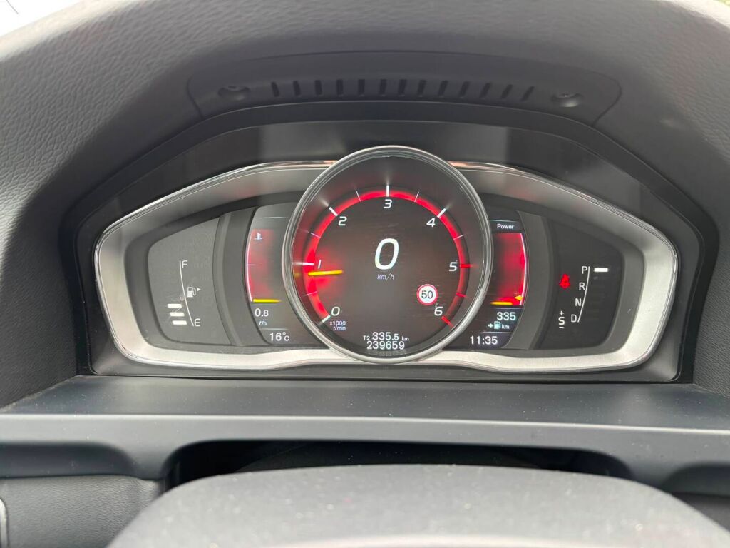 Volvo V60 Cross Country 2016 Ruskea (beige)